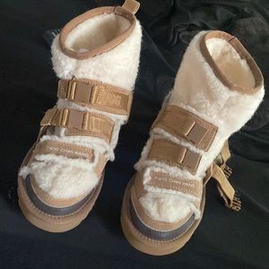 Ugg boots special edition! (Feng chen wang) double straps size 7 1/2